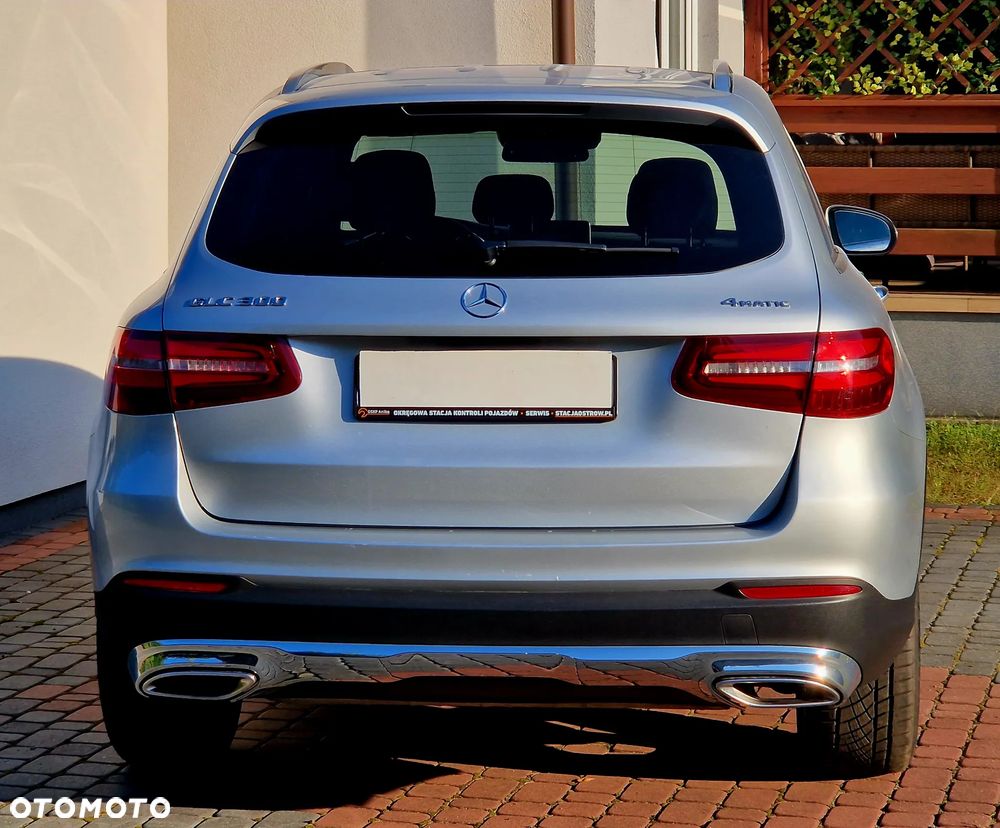 Mercedes-Benz GLC 300 4Matic 9G-TRONIC Exclusive - 9