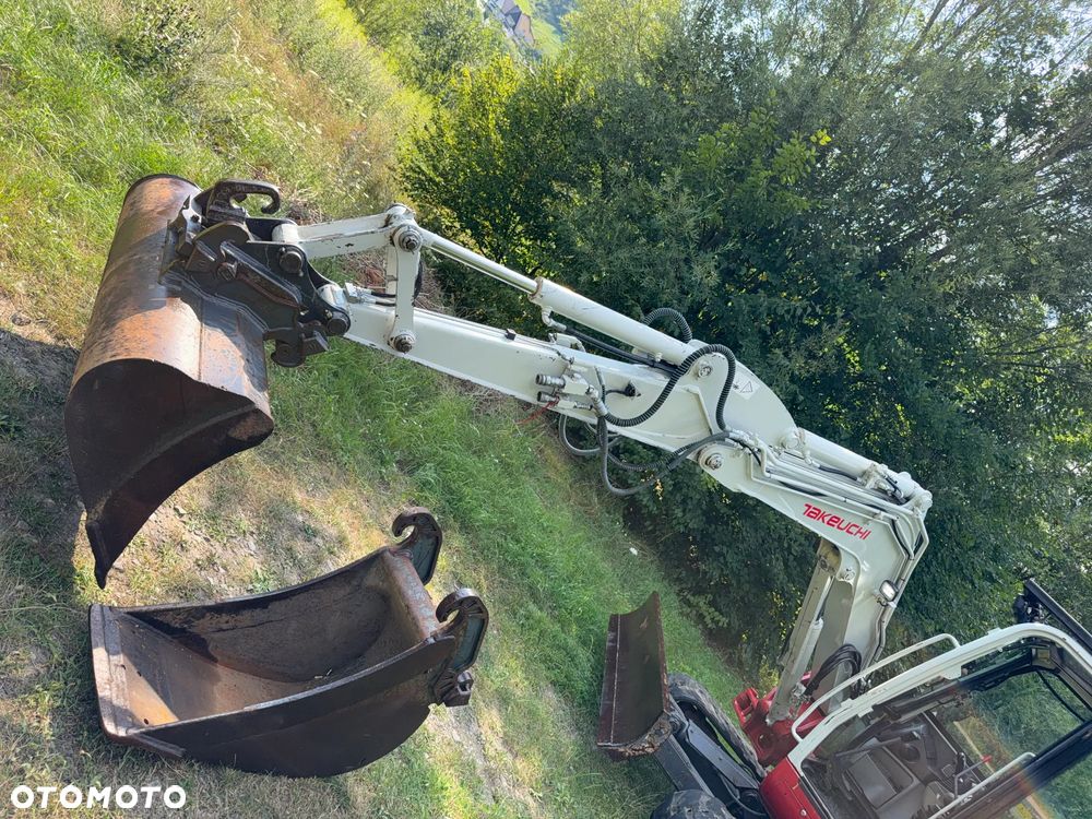 Takeuchi TB 260 Japońska Koparka Gąsienicowa 6 ton. Szybka maszyna i potężna moc. jak Nowa z Salonu 2020 rok. Niski Przebieg-2800mtg. KLIMATYZACJA. Nagłośnienie. Łyżka skarpowa oraz kopiąca. Szybko-złącze hydrauliczne. Yanmar silnik 4 cylindry! Maszyna z Norwegii. ani deka luzów i wycieków! OKAZJA Linia Hydr podwójna. Plus .Długie ramię PLUS. Oświetlenie LED dodatkowe. Zamki na tłokach. Wielka Okazja! Pełne sterowanie z dżojstików!! Aktualna DEKRA! - 20
