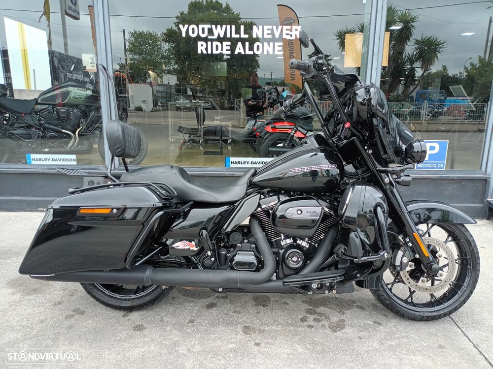 Harley-Davidson FLHXS Street Glide Special - 3