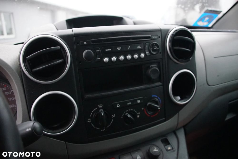 Auto na części - Citroen Berlingo II Multispace 1.6 VTI 120 KM 5F01 20DP56 KGP 2010R Silnik Skrzynia Drzwi Lusterko Zderzak Klapa Lampa Klamka Szyba Relingi Deska Kokpit Sterownik Moduł Czujnik Licznik Panel Wyświetlacz Kierownica - 14