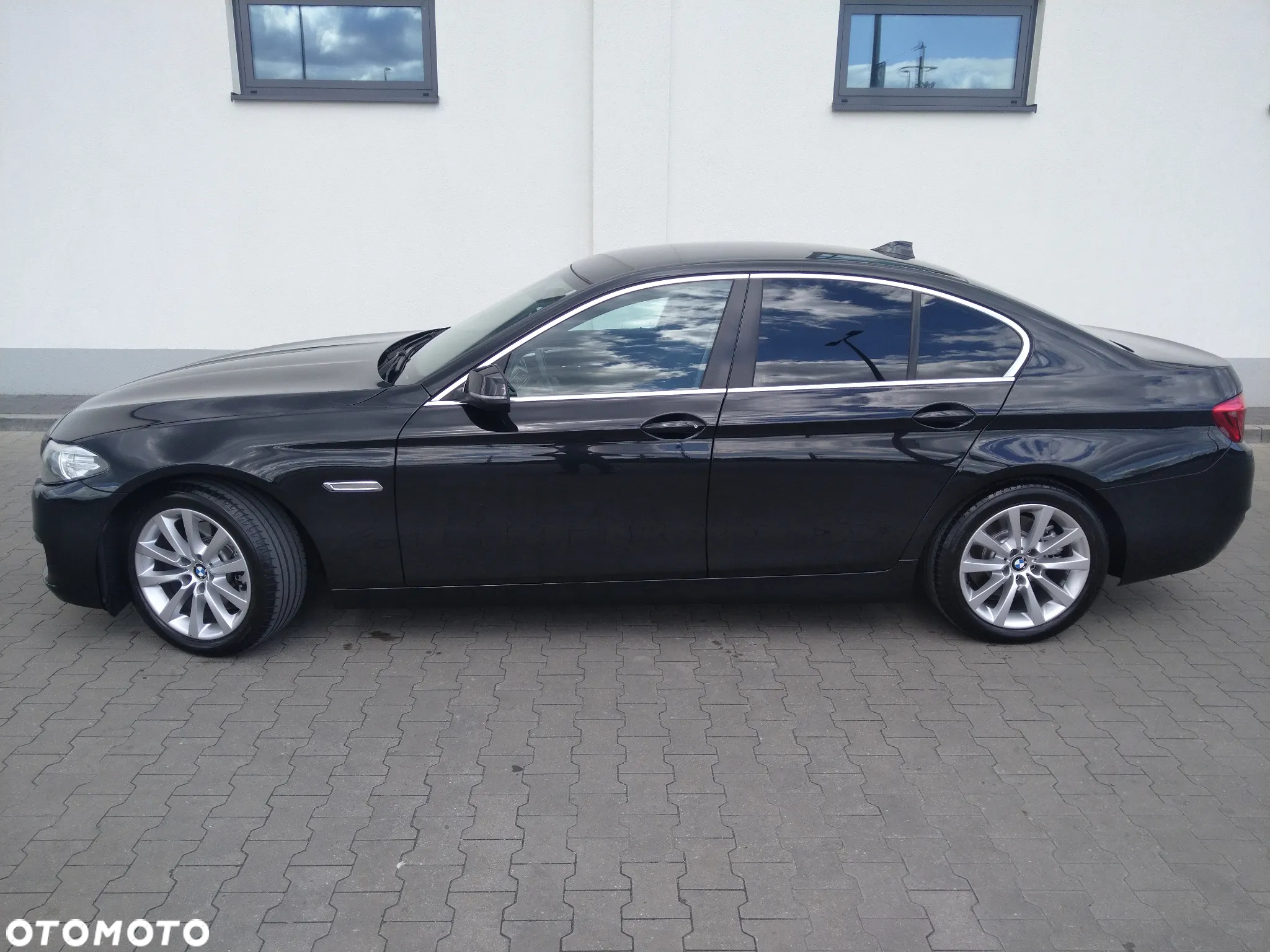 BMW Seria 5 520d xDrive - 28
