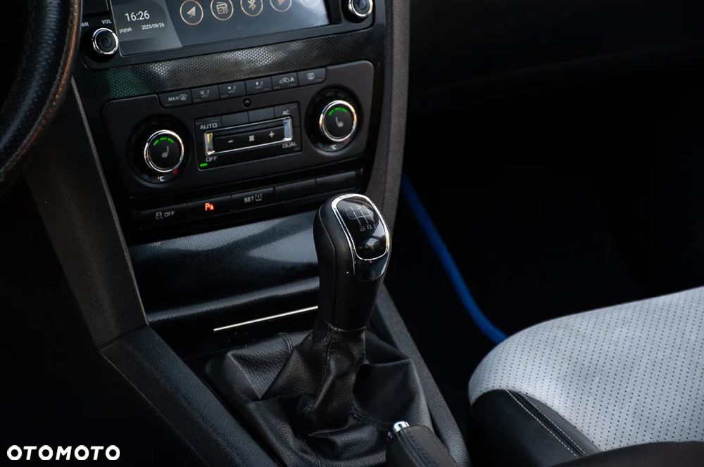 Skoda Octavia 2.0 TSI RS - 37