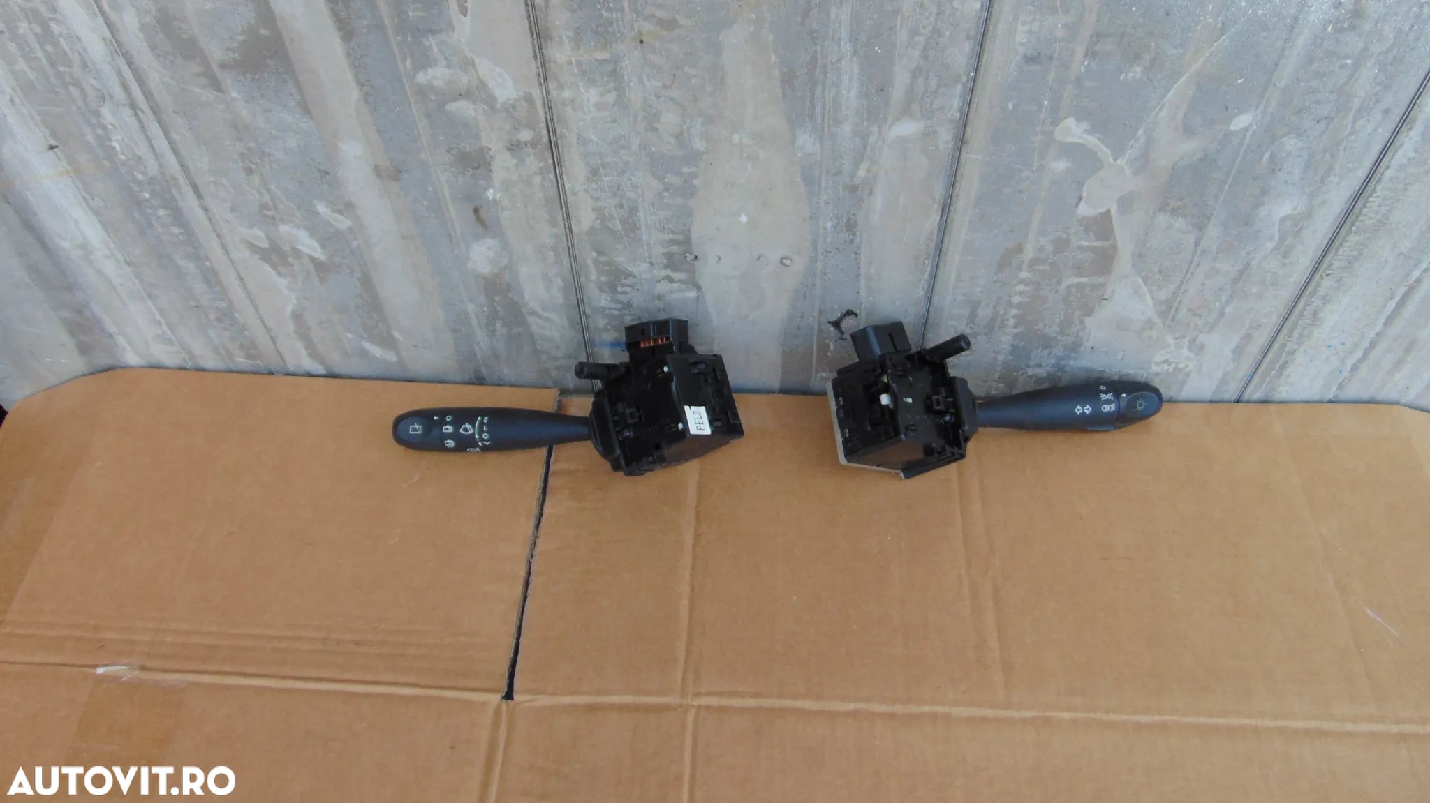 Vand Bloc lumini si maneta stergator Hyundai i 10 an 2010 - 1