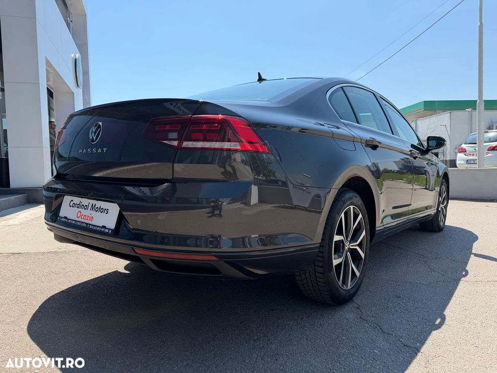 Volkswagen Passat - 4