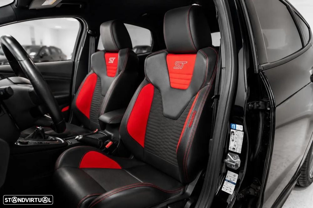 Ford Focus 2.0 EcoBoost ST c/ Pack Pele Desportiva - 7
