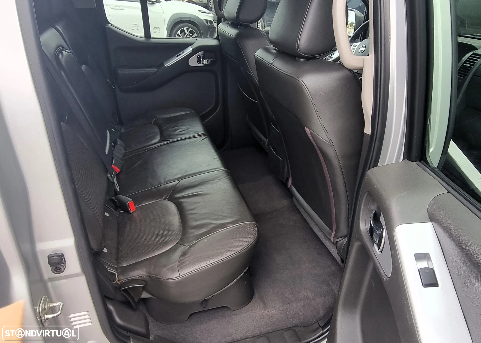 Nissan Navara 2.5 dCi CD Platinium Marfim - 11