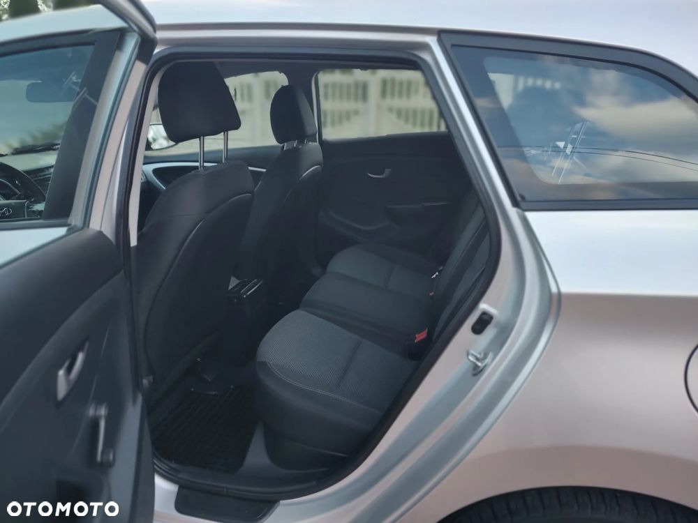 Hyundai i30 1.6 Classic + - 8