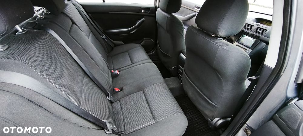 Toyota Avensis 1.8 VVT-i Automatik Sol - 6