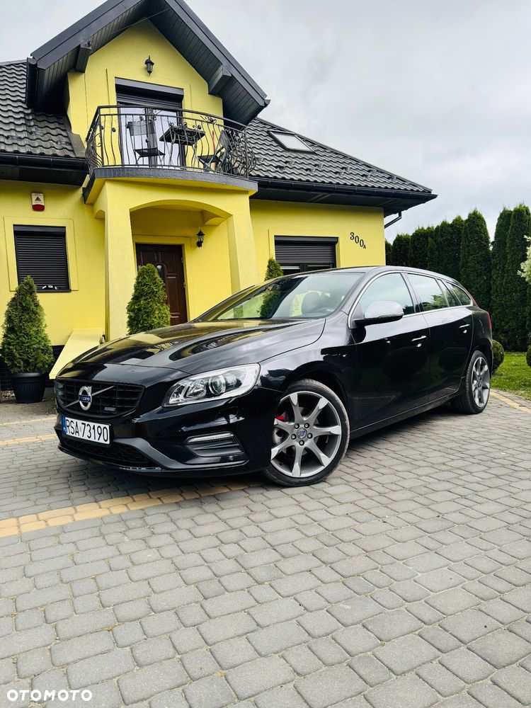 Volvo V60 D2 R-Design - 1