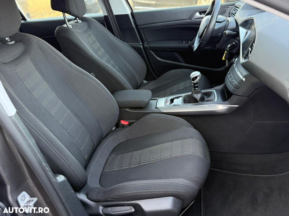 Peugeot 308 1.2 e-THP STT Allure - 23