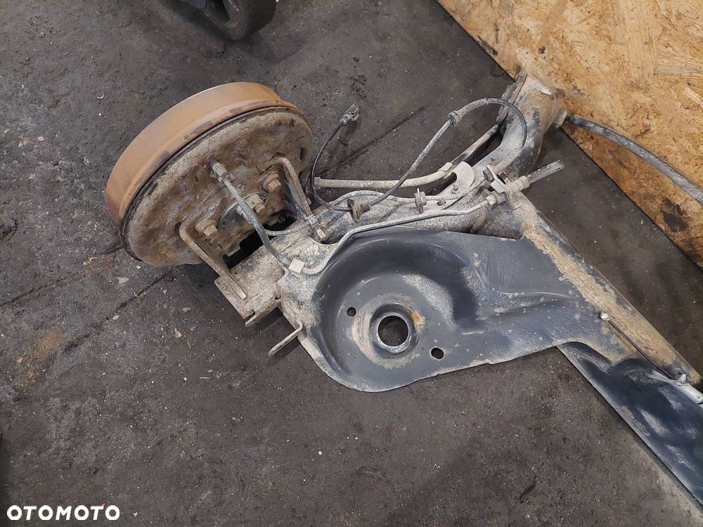 BELKA OŚ ZAWIESZENIA TYŁ BĘBNY Z ABS CITROEN C1 I PEUGEOT 107 AYGO - 3