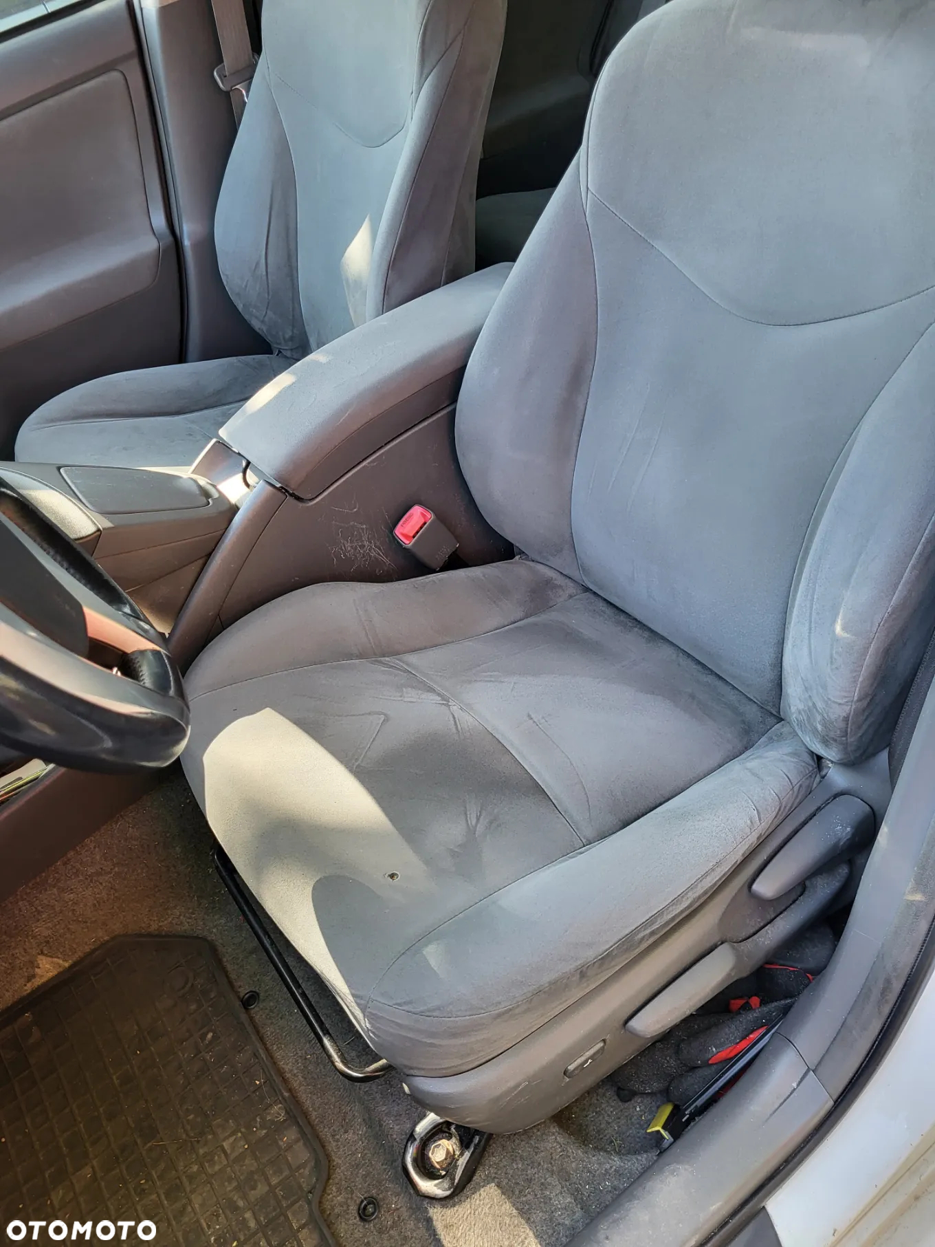 Toyota Prius (Hybrid) - 10