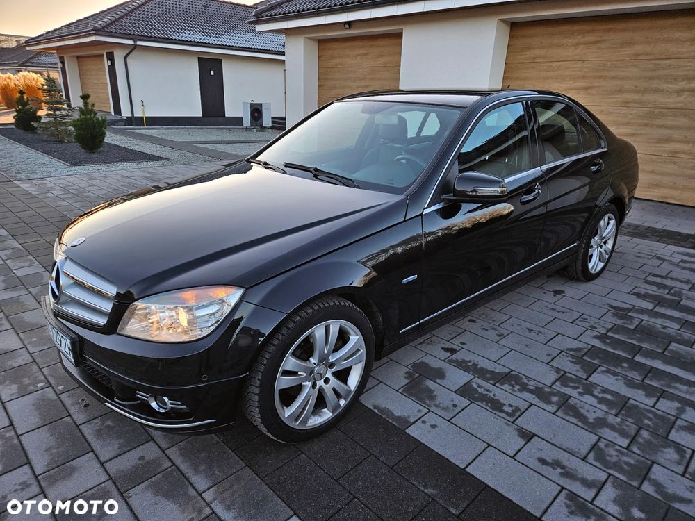 Mercedes-Benz Klasa C 180 CGI BlueEFFICIENCY Avantgarde - 14