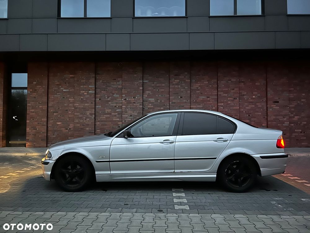 BMW Seria 3 320i - 5