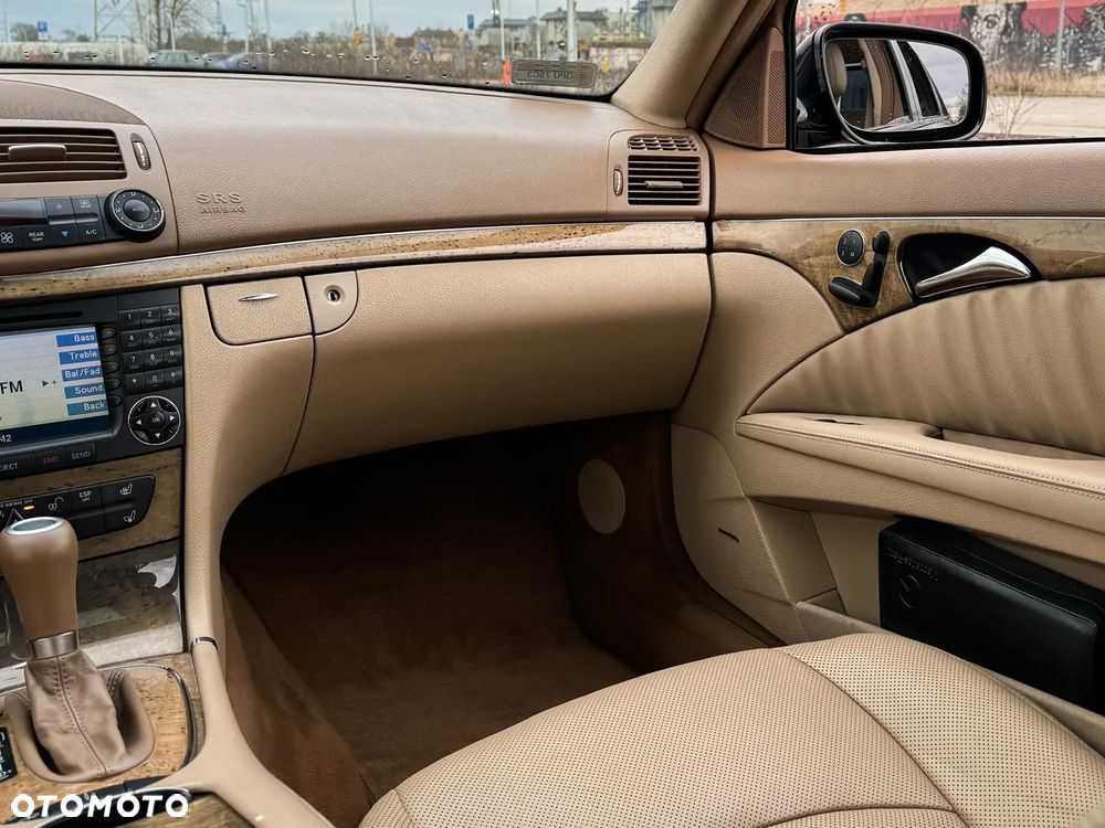 Mercedes-Benz Klasa E 500 4-Matic Avantgarde - 24