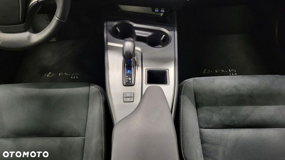 Lexus UX - 18