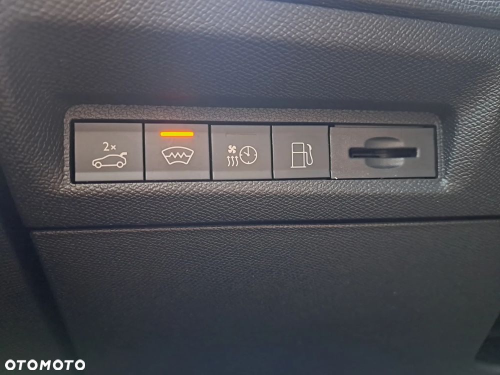 Peugeot 408 1.6 Plug-In Hybrid 180 Allure Pack EAT8 - 17