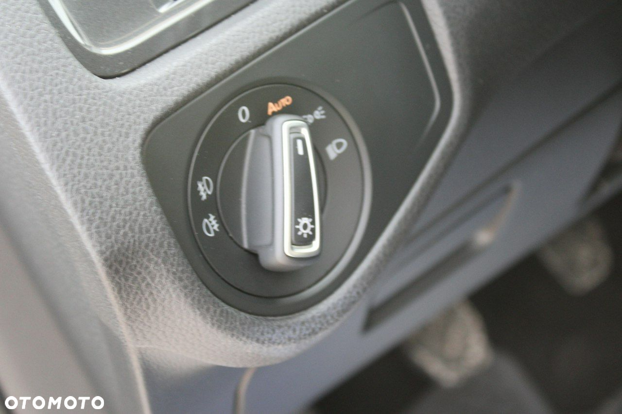 Volkswagen Golf - 24