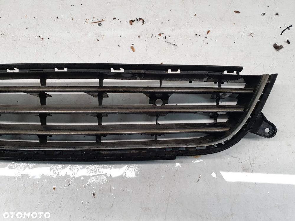 OPEL ZAFIRA B LIFT KRATKA ZDERZAKA PRZÓD 13247306 - 2