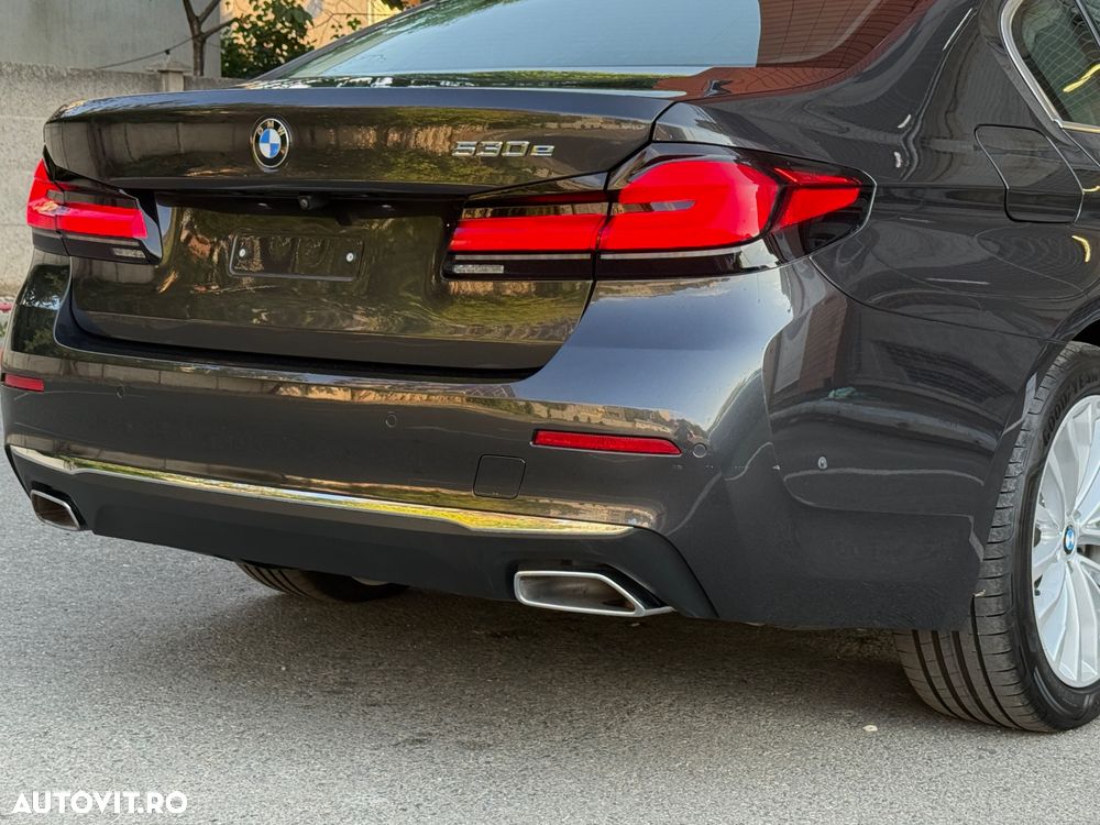 BMW Seria 5 530e Aut. Luxury Line - 12
