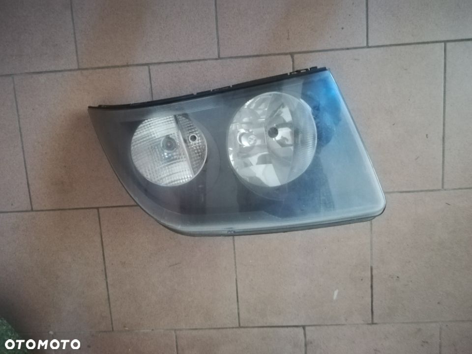 Lampa przód VW Crafter lewa  Europa - 2