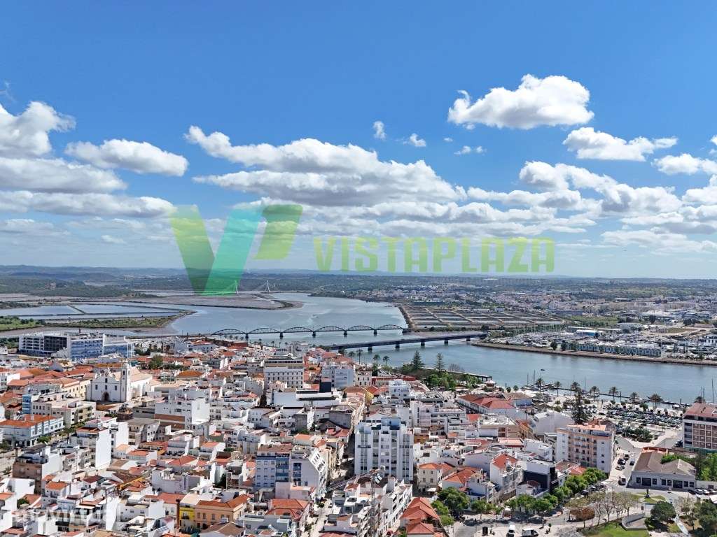 Apartamento com Terraço Privativo e Garagem no Coração de Portimão - Grande imagem: 3/41