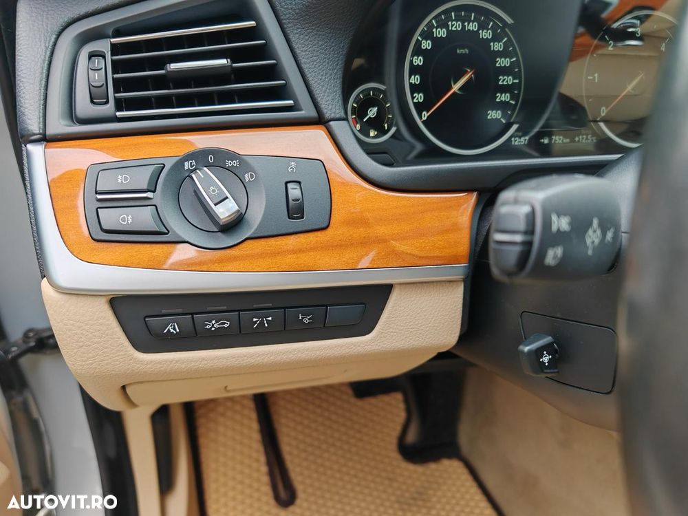 BMW Seria 5 525d xDrive AT - 14