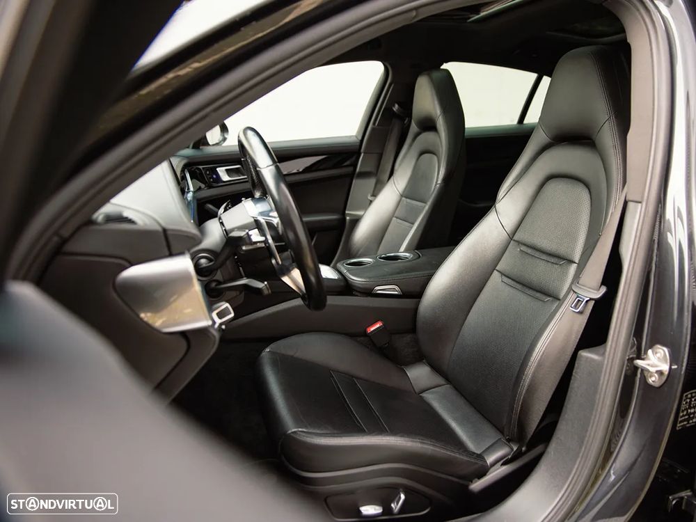 Porsche Panamera 4 E-Hybrid - 12