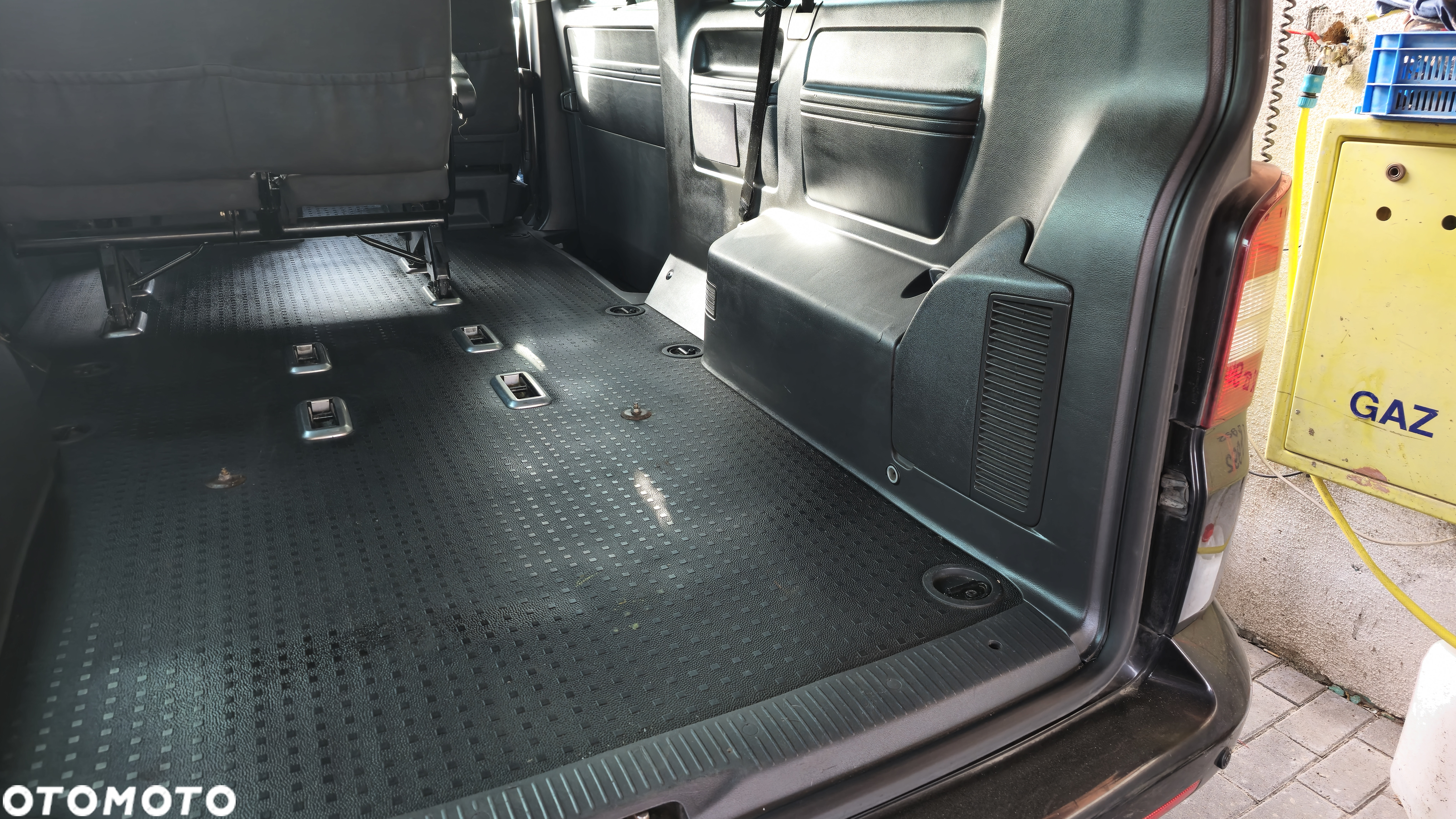 Volkswagen Caravelle - 14