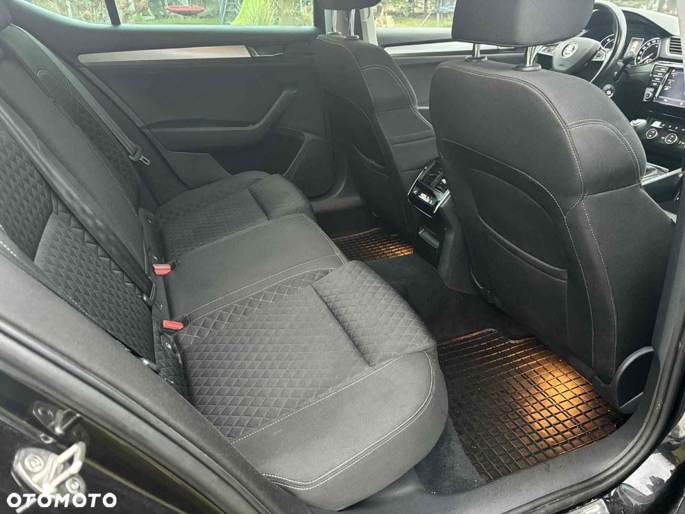 Skoda Superb 2.0 TDI Ambition - 28