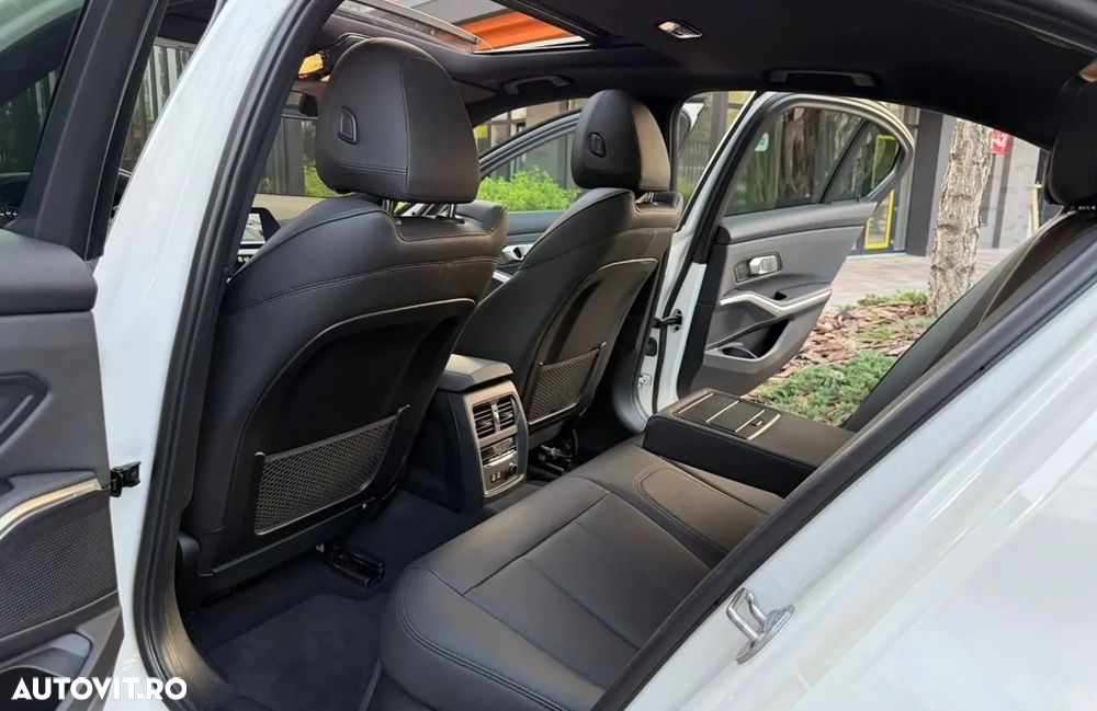 BMW Seria 3 330i AT M Sport - 14