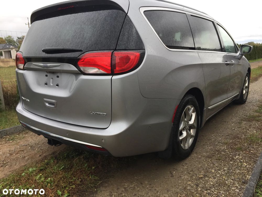 Chrysler Pacifica - 4