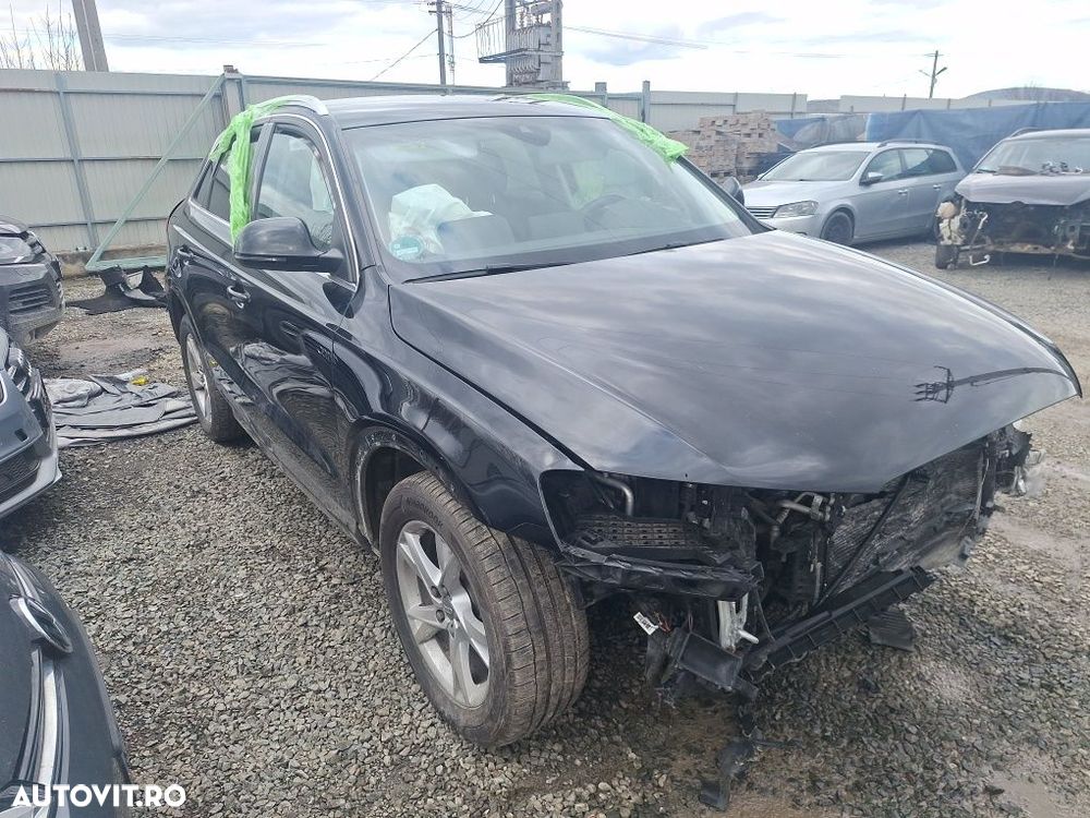 Dezmembrez Audi Q3 2.0 tdi DFT 150 cp culoare negru LY9T - 1
