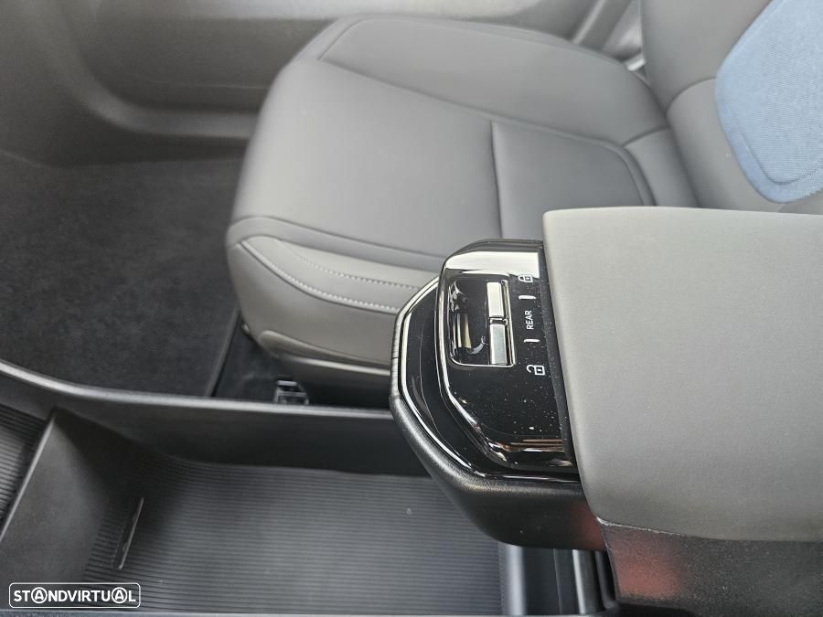 Volvo EX30 Single Motor Extended Range RWD Core - 36