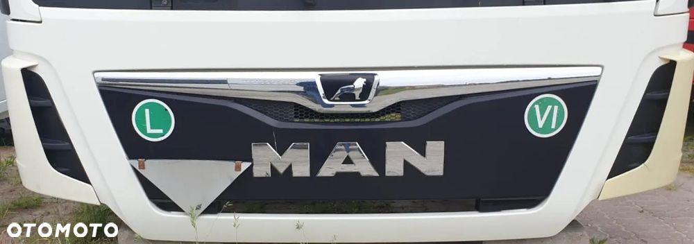 MASKA ATRAPA KLAPA PRZEDNIA Z NAROŻNIKAMI MAN TGX - 1
