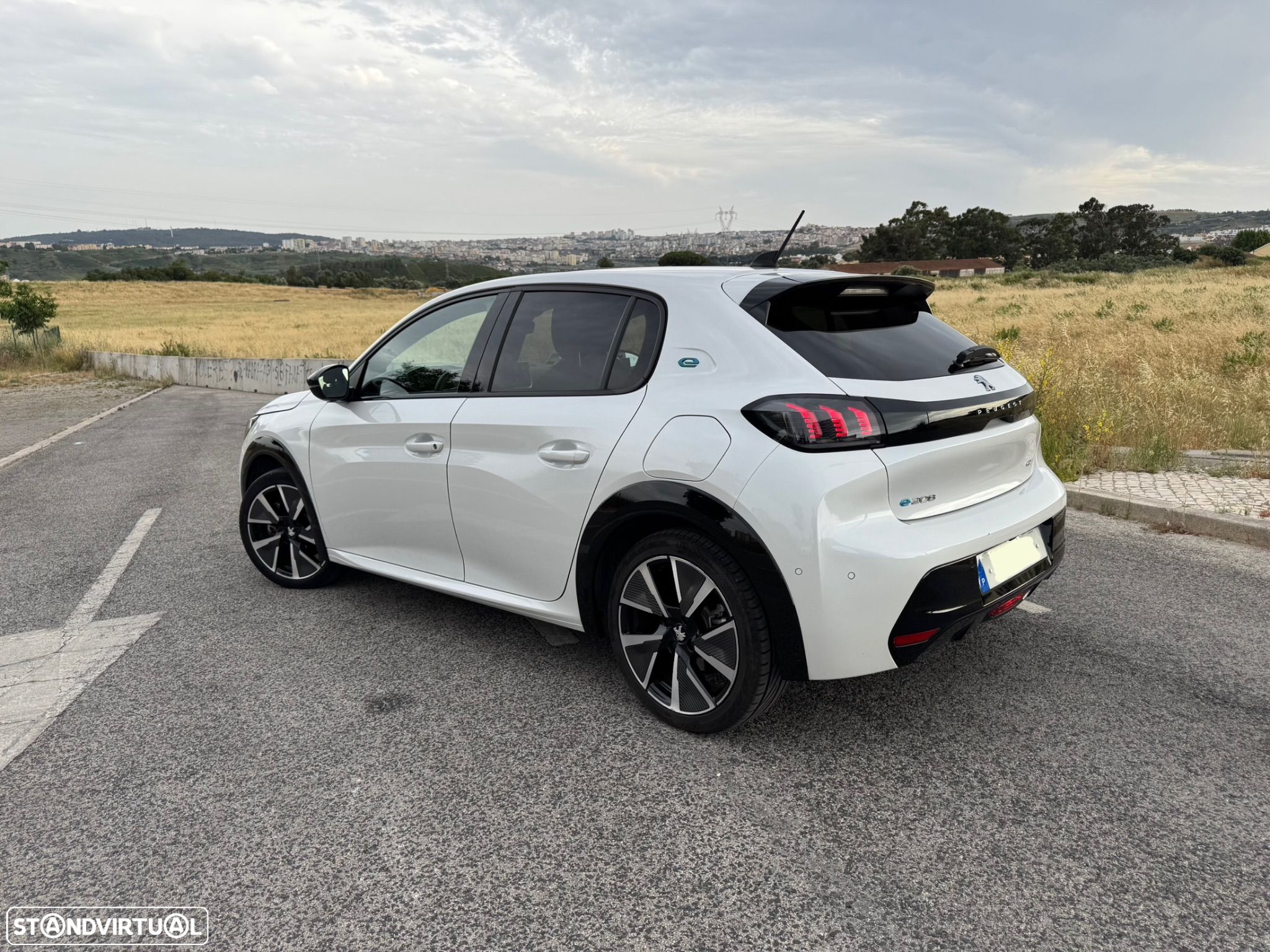 Peugeot e-208 50 kWh GT - 1