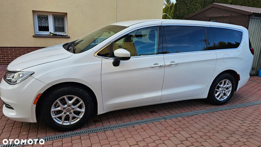 Chrysler Pacifica - 15