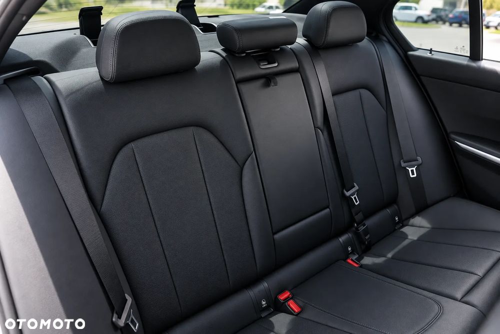 BMW Seria 3 330i M Sport - 16