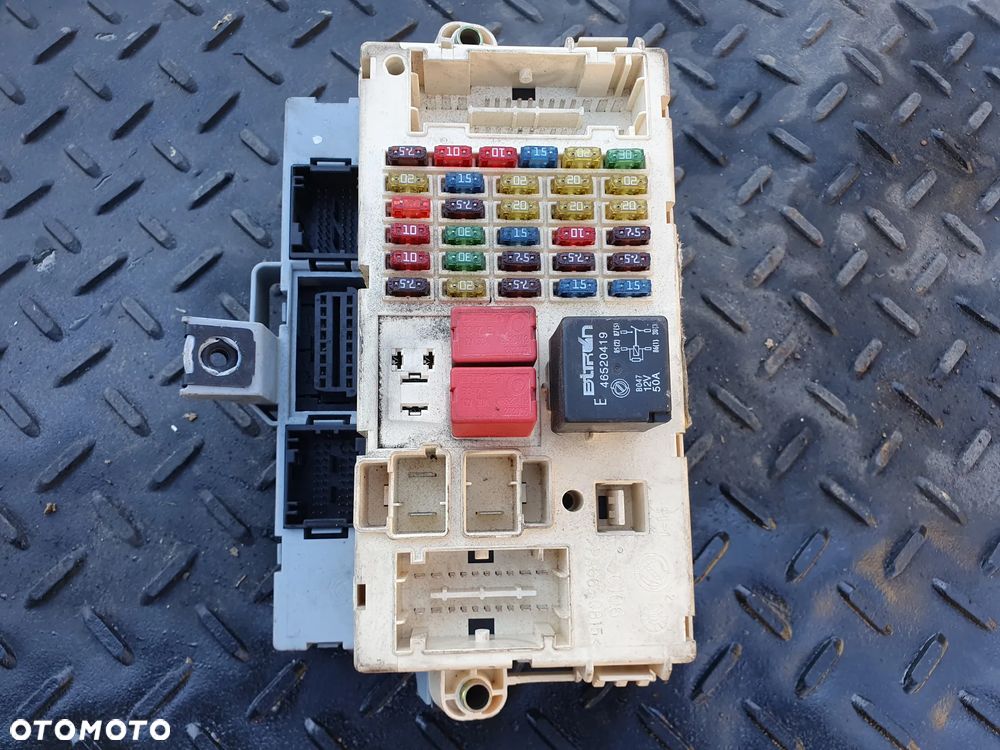 FIAT STILO 1.9JTD SKRZYNKA BEZPIECZNIKÓW BSI 46823768 - 1