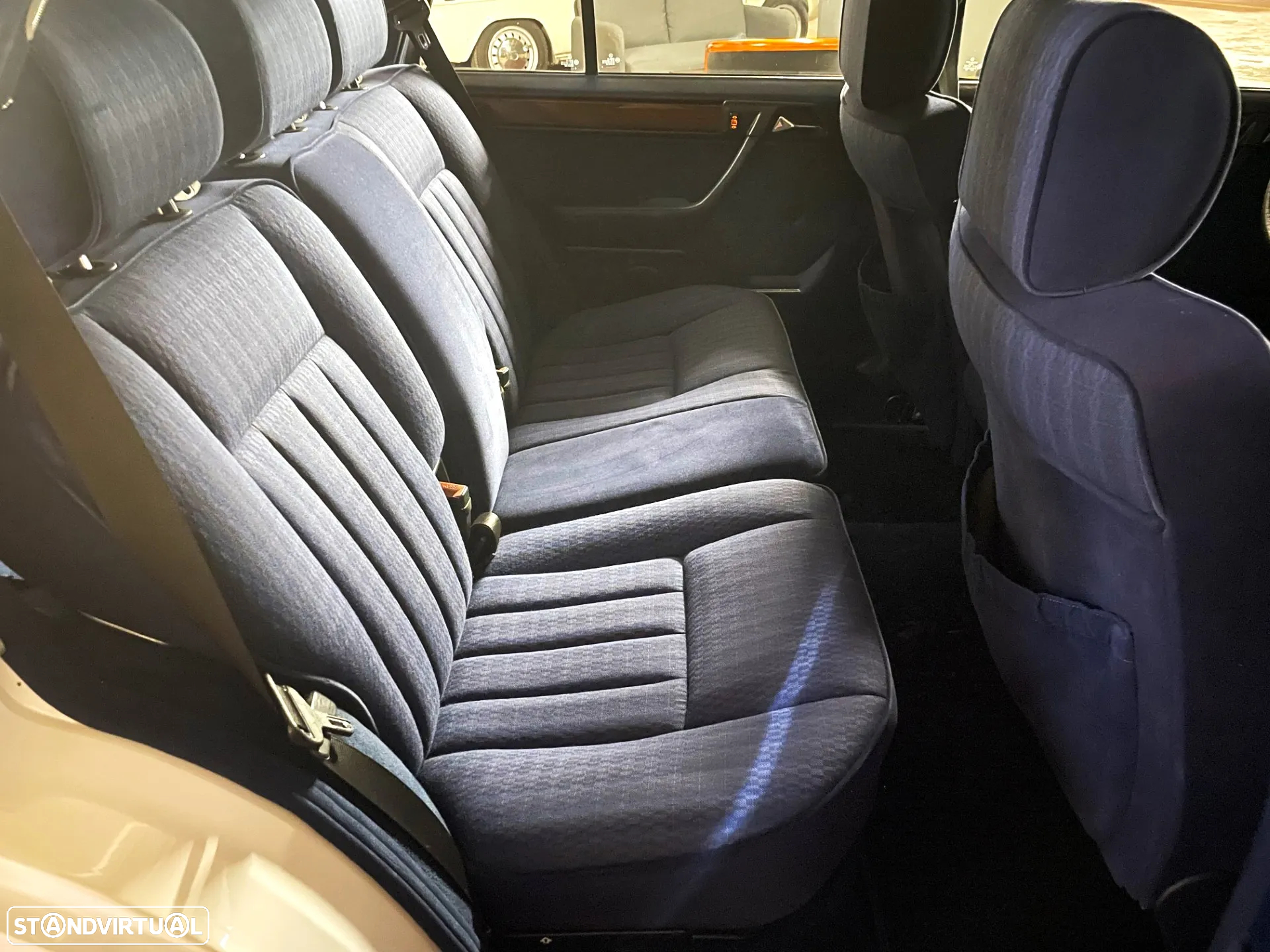 Mercedes-Benz 230 - 11