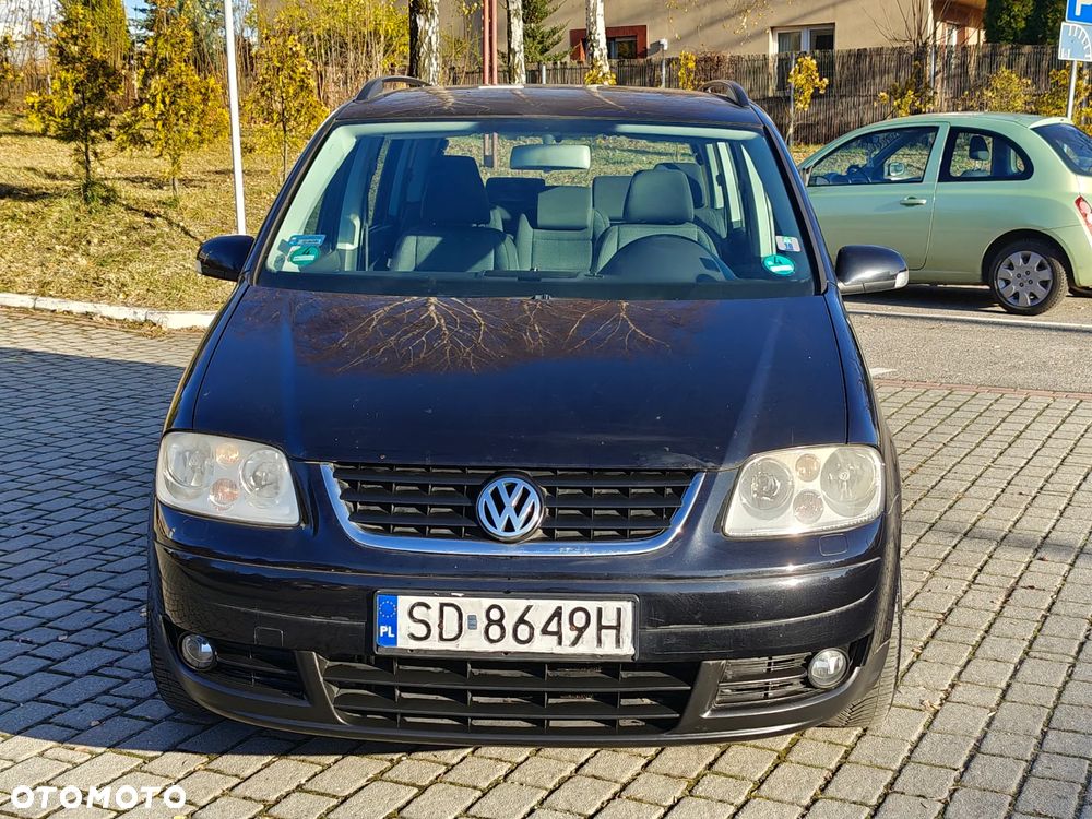 Volkswagen Touran 2.0 FSI Highline - 25