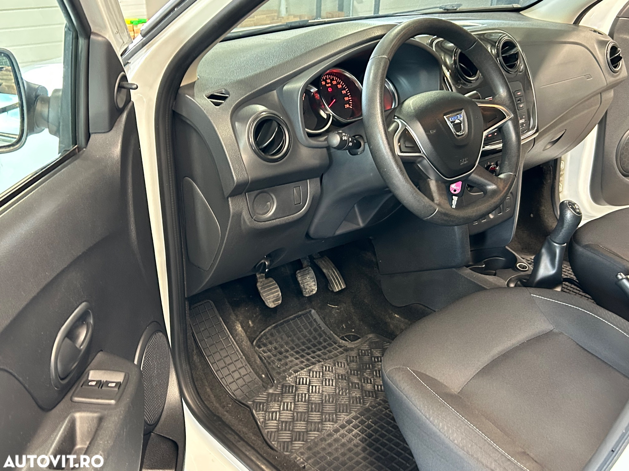 Dacia Logan 1.0 SCe SL PLUS - 10