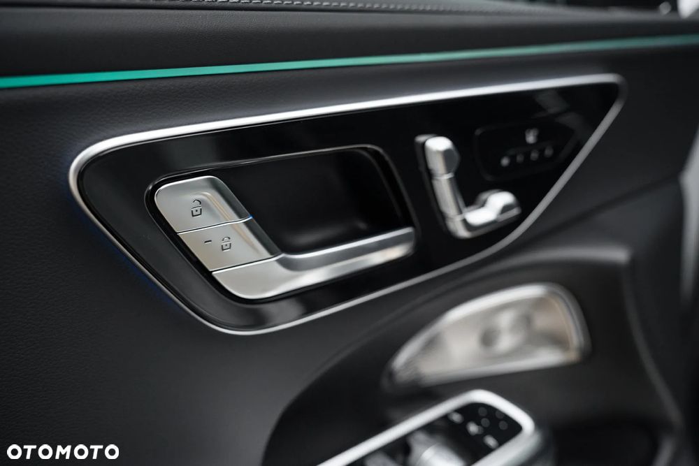 Mercedes-Benz Klasa E 300 de 4-Matic AMG - 19