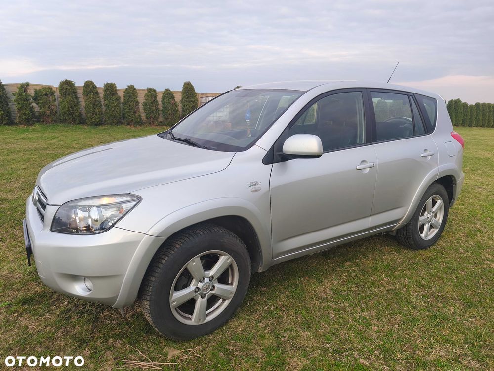 Toyota RAV4 - 1