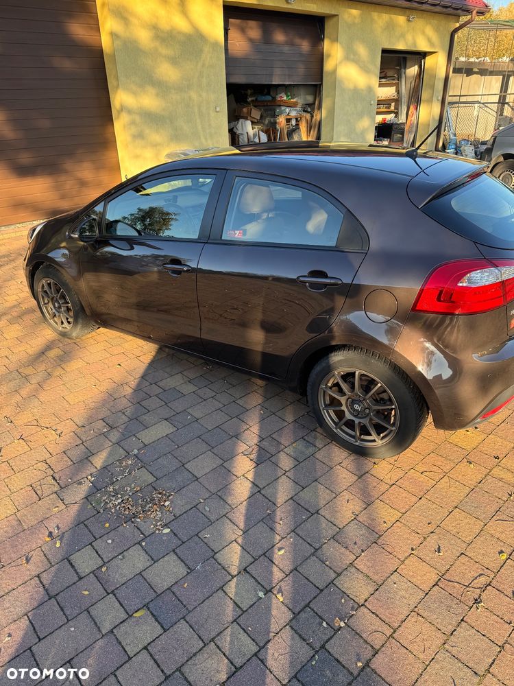 Kia Rio 1.4 L - 9