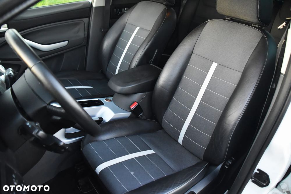 Ford Kuga 2.5 4x4 White Magic - 8