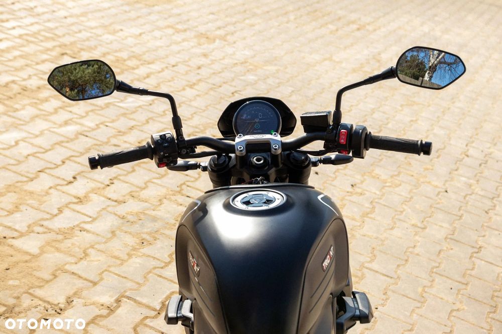 Triumph Trident - 40