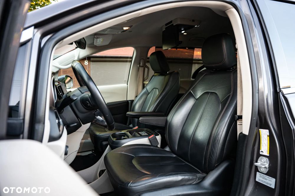 Chrysler Pacifica - 13