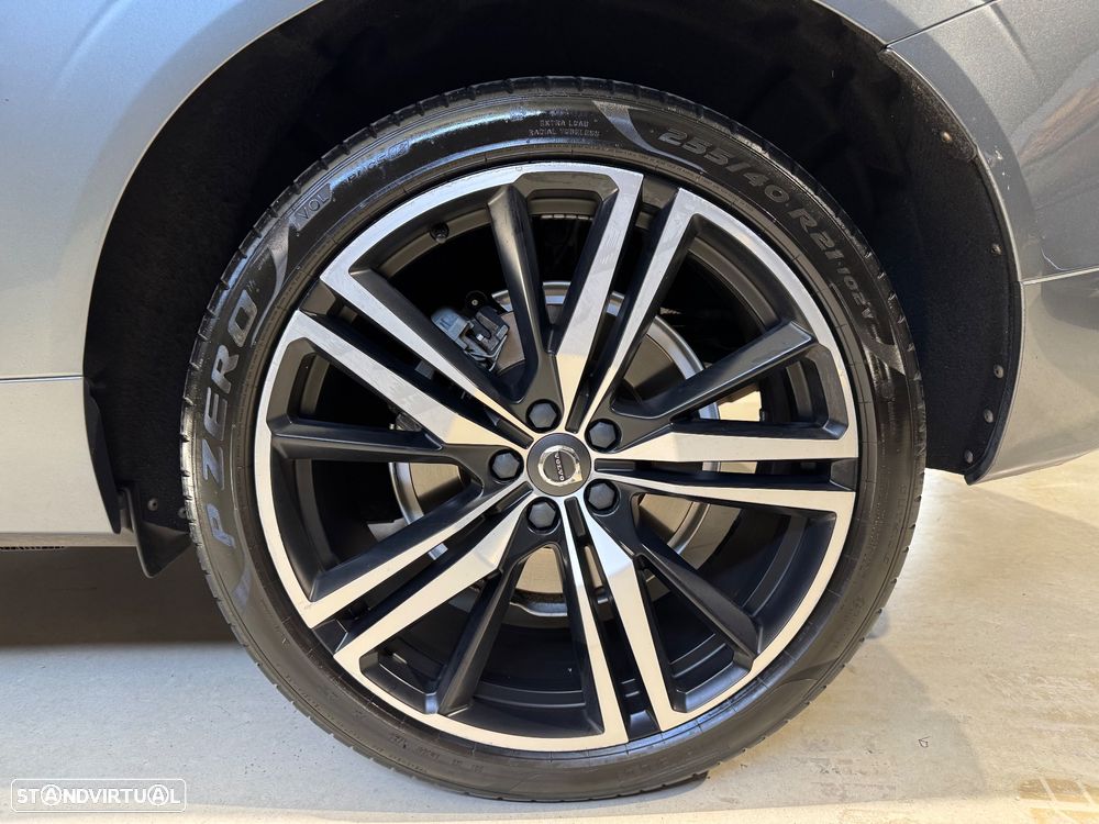Volvo XC 60 2.0 B5 R-Design AWD - 19