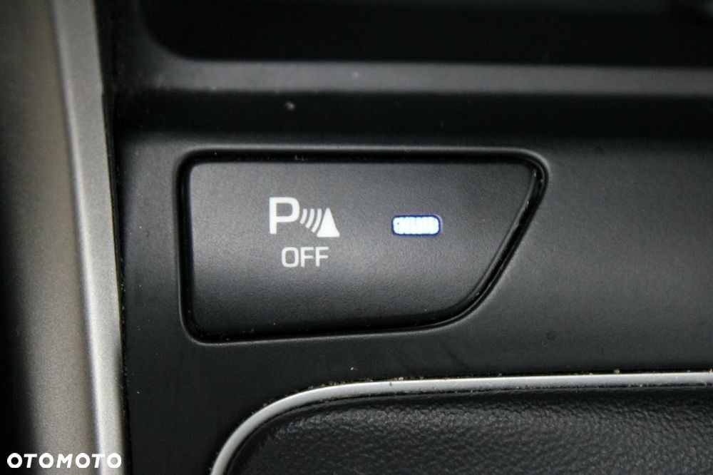 Hyundai i30 blue Kombi 1.4 Classic Navigation - 27